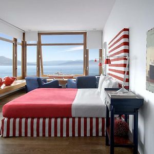 Camera superior con letto king size d'angolo
